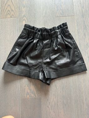 Alice + Olivia - Black Leather Elastic Waist Shorts - XS